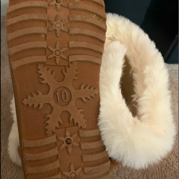 Tan winter boots/white fur/size 10 - Picture 3 of 3